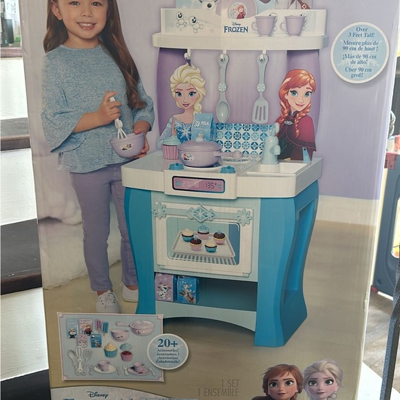 Disney Frozen Play Kitchen - Picture 4 of 5